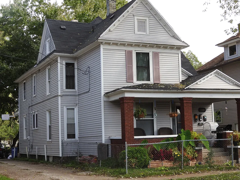306 Gold Ave NW #3