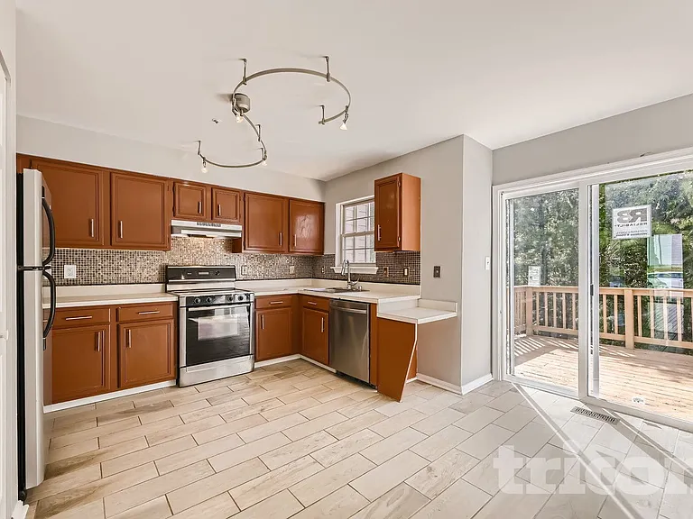 4744 Wainwright Cir — Photo 8