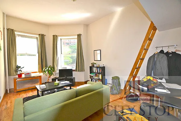 Rented by City Stop Realty | media 10