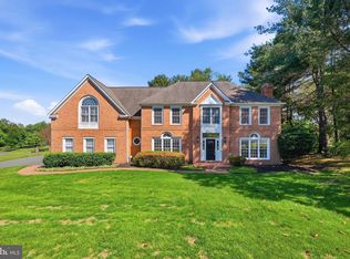 915 Winstead St, Great Falls, VA 22066