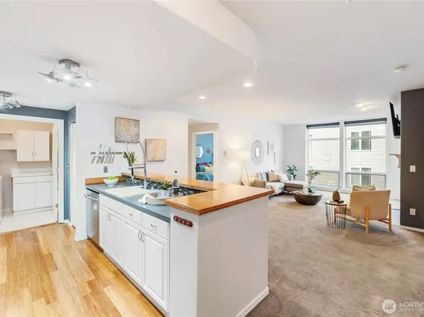 3221 SW Avalon Way #413, Seattle, WA 98126
