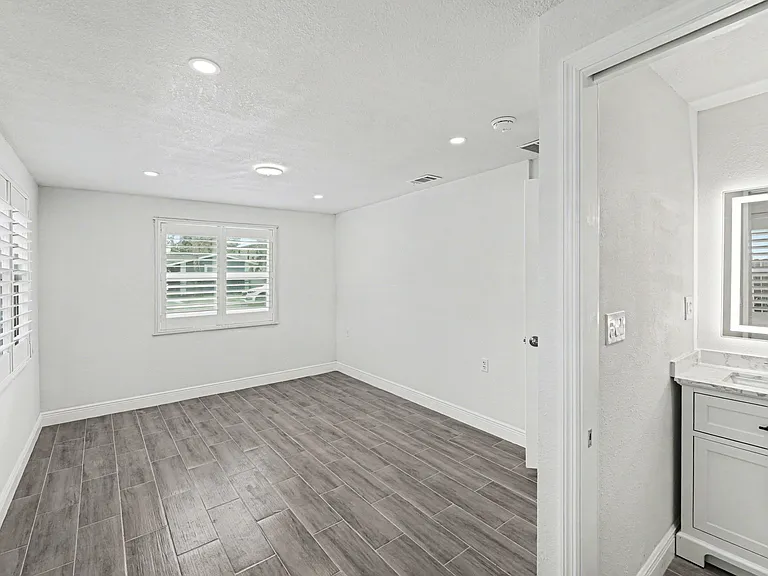318 Bath St — Photo 23