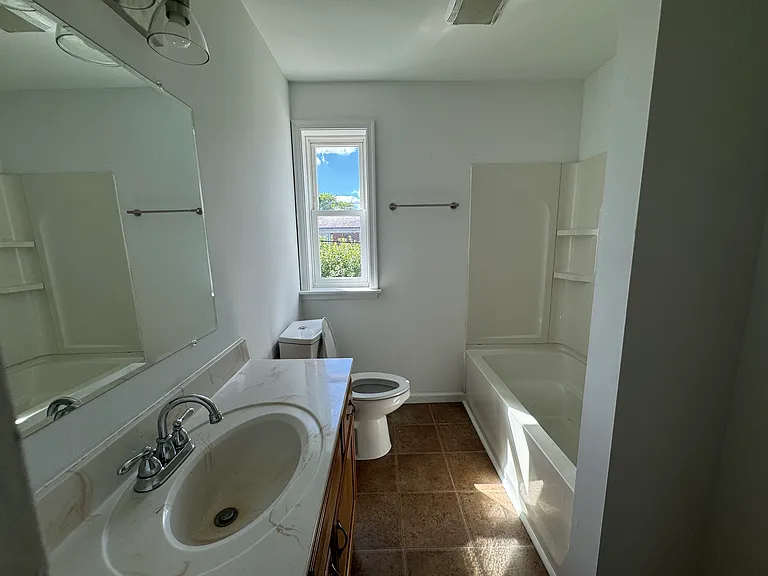 554 Hand Ave — Photo 12