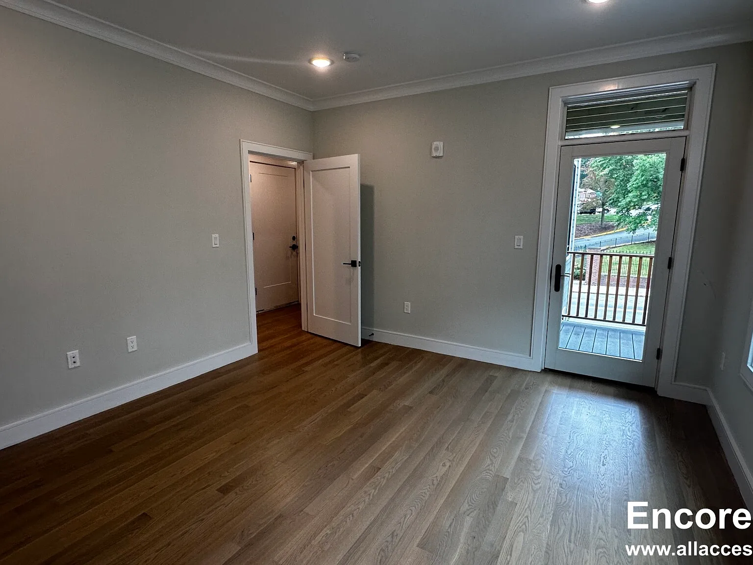 2 bed, 875 sqft, $3,600 — Photo 4