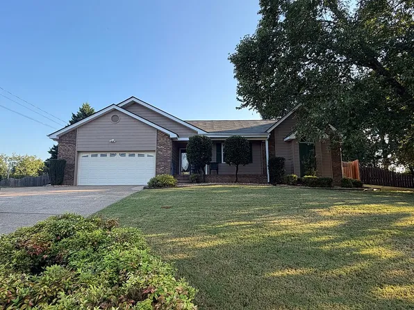 2223 Chimney Hills Dr, Soddy Daisy, TN 37379