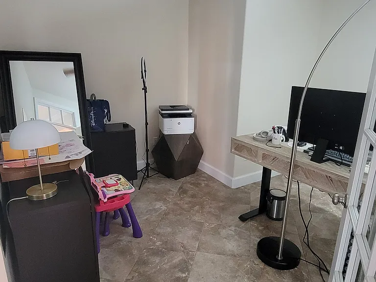 Den - Lease UNFURNISHED