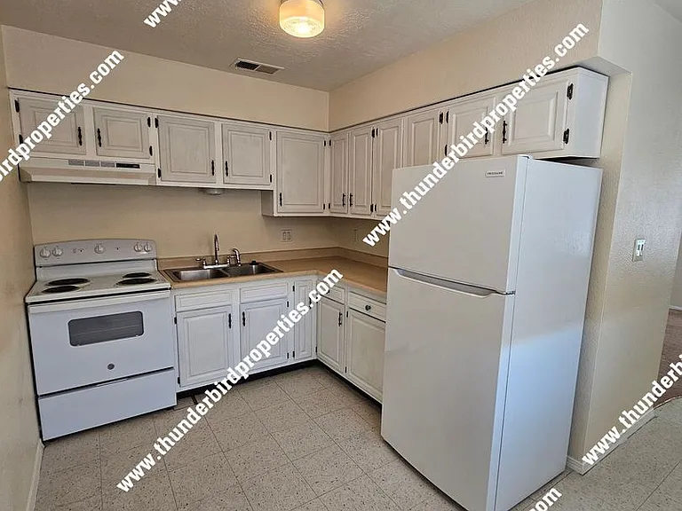 1701 Girard Blvd SE — Photo 2