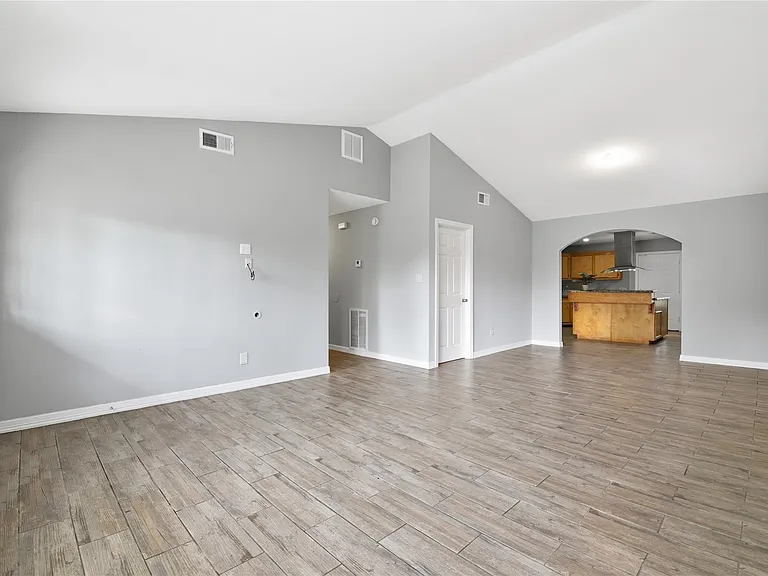 6203 Gaston St — Photo 4