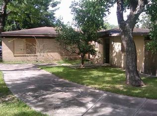 1525 Oleander Dr, La Marque, TX 77568