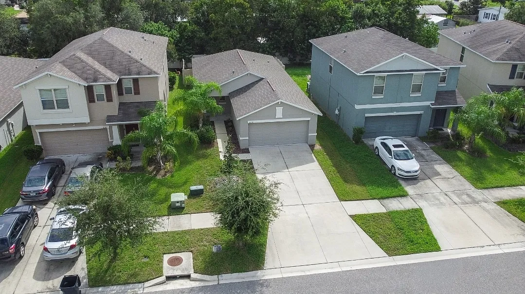 3 bed, 1270 sqft, $2,195 — Photo 4