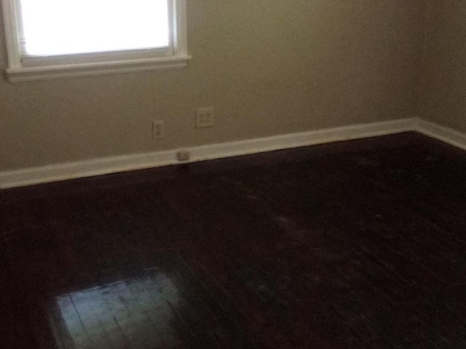 2nd image of 1530 N Louisville Ave