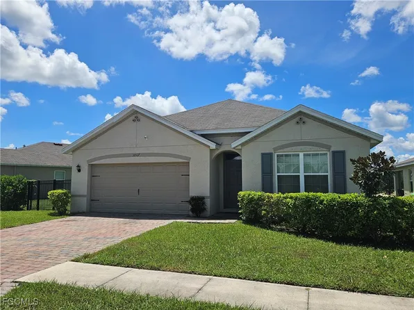10517 Canal Brook Ln, Lehigh Acres, FL 33936