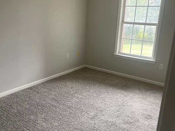 5th image of 105 Braxton Ct #A