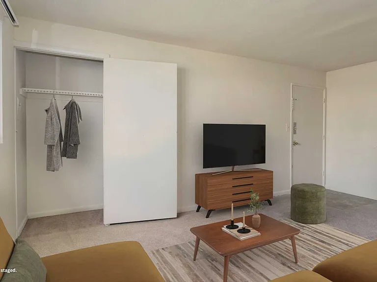 Barclay Square Apartments — Photo 4