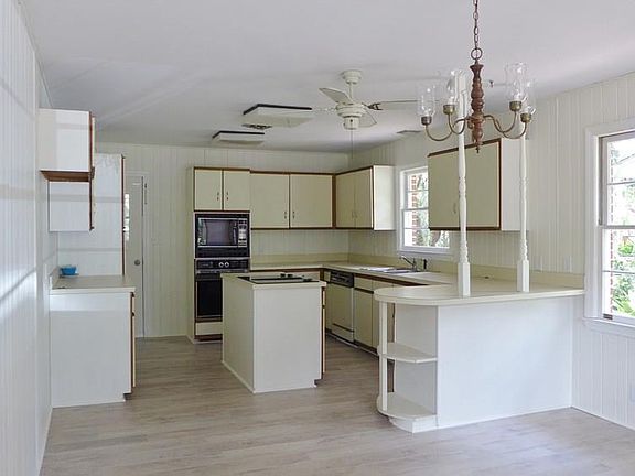 3rd image of 330 Peachtree St