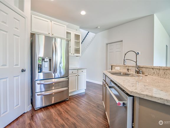 5th image of 4422 9th Avenue NW