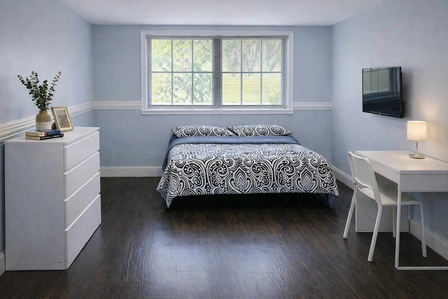 4 bed, 5.0 bath, 3278 sqft, $879 — Photo 1