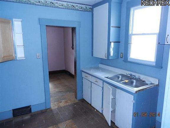 4th image of 919 13th St NE