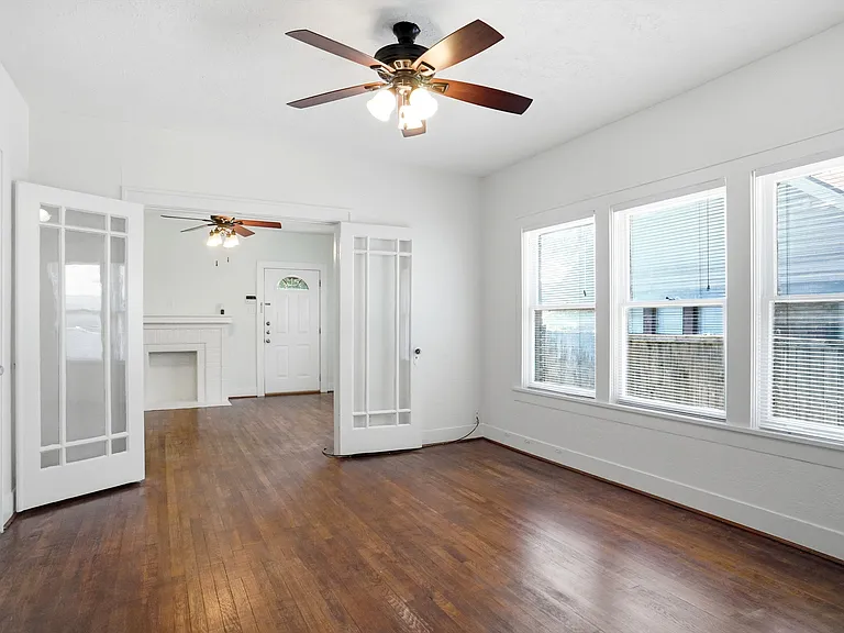 1806 Clover Ln — Photo 5