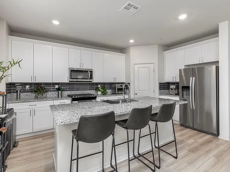 31859 Woodbank Way — Photo 2