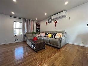 4th image of 474 Bedford Ave