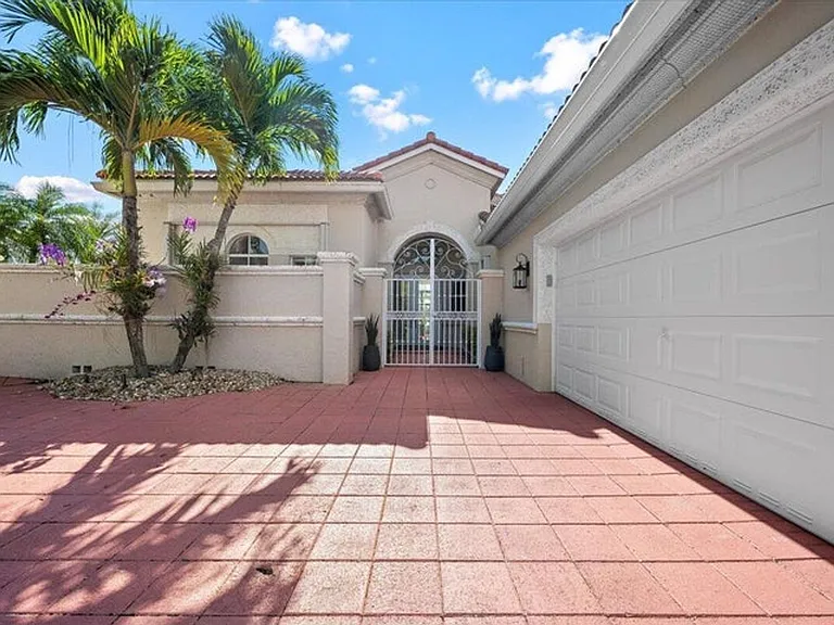 7557 Preserve Dr — Photo 12