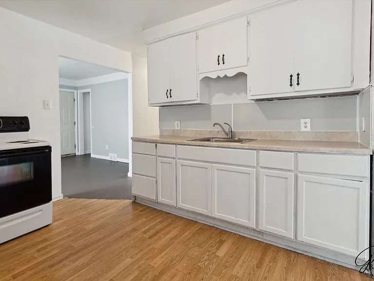 21320 La Salle Blvd — Photo 9