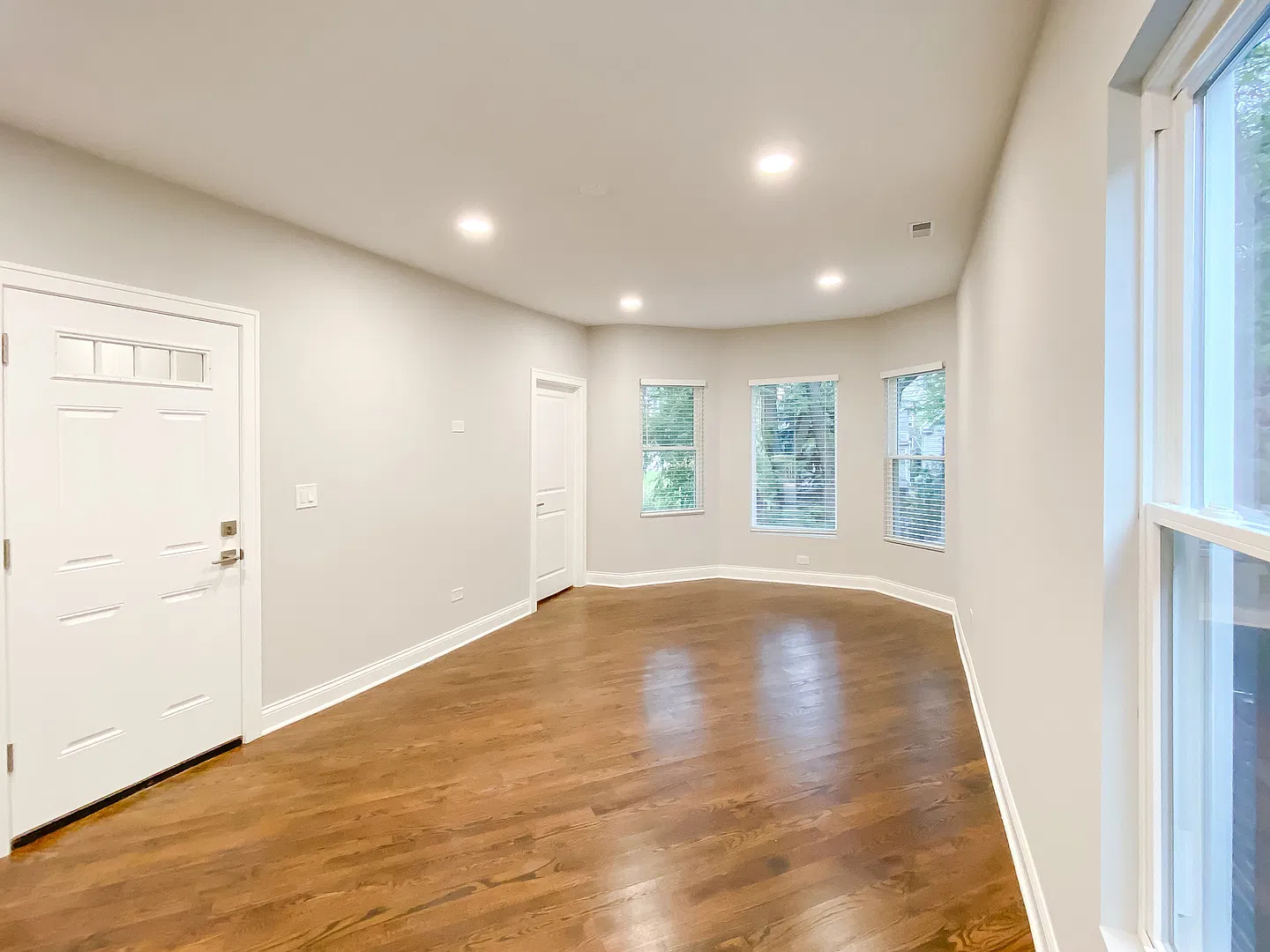 4 bed, $3,700 — Photo 3