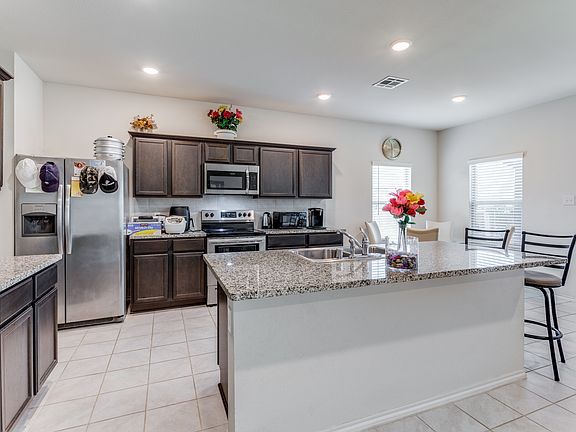 4th image of 603 Meadow Wood Ln