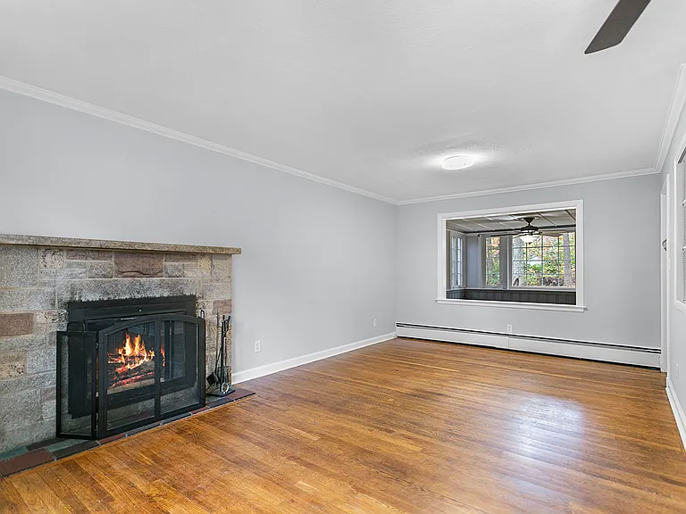 15 Glen Spring Dr — Photo 9