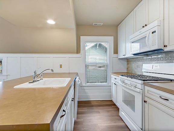 5th image of 528 W Pioneer #2