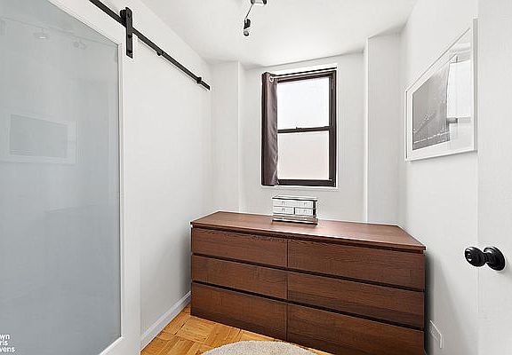 5th image of 30 E 37th St APT 10C