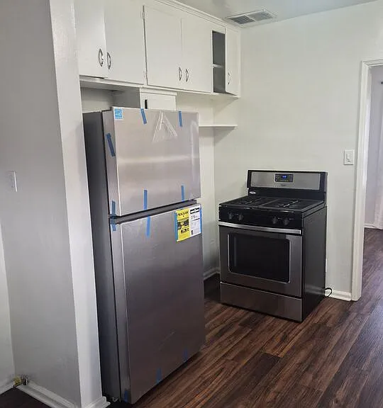 4424 S Victoria Ave — Photo 6