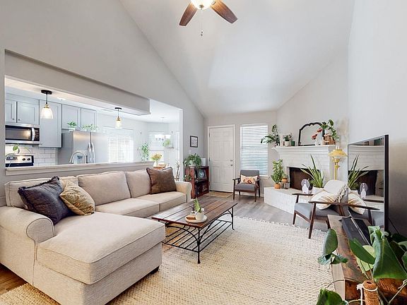 3rd image of 8179 Timber Knoll Ln