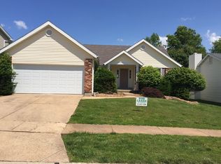 933 Oakwood Farms Ln, Ballwin, MO 63021