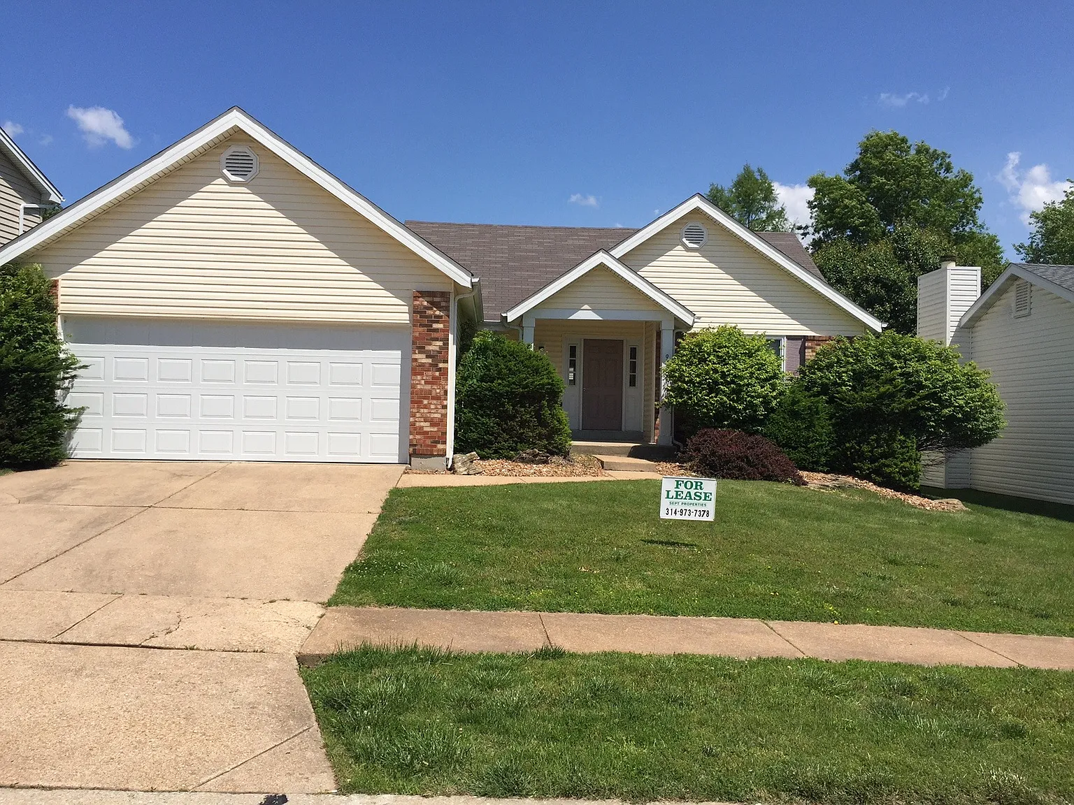 933 Oakwood Farms Ln photo 1