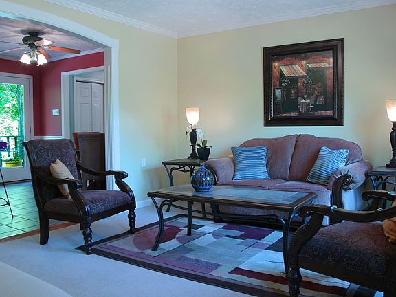 living/dining room open to k