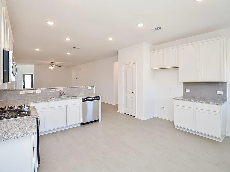7919 Royal Palm Dr — Photo 12