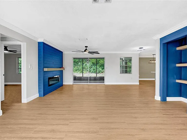 1395 Burnt Oak St — Photo 7