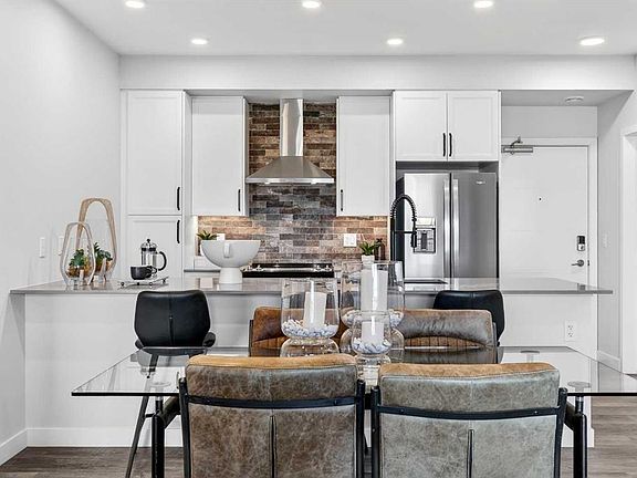 4th image of 255 W Les Jardins Park SE #216