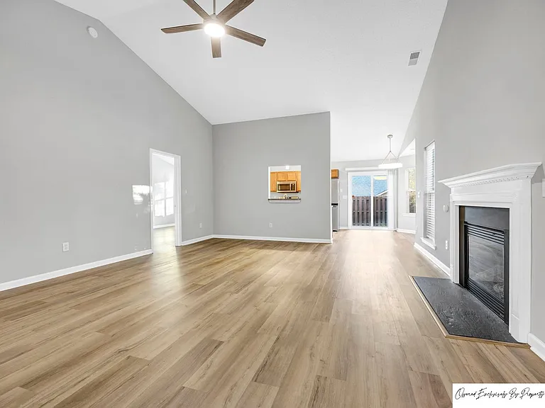 94 Currant Ln — Photo 5