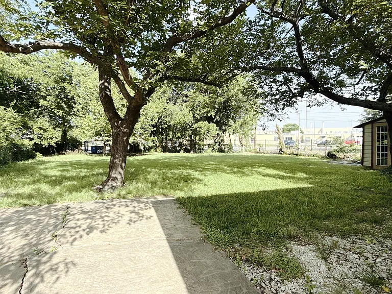 506 Classen Dr — Photo 10