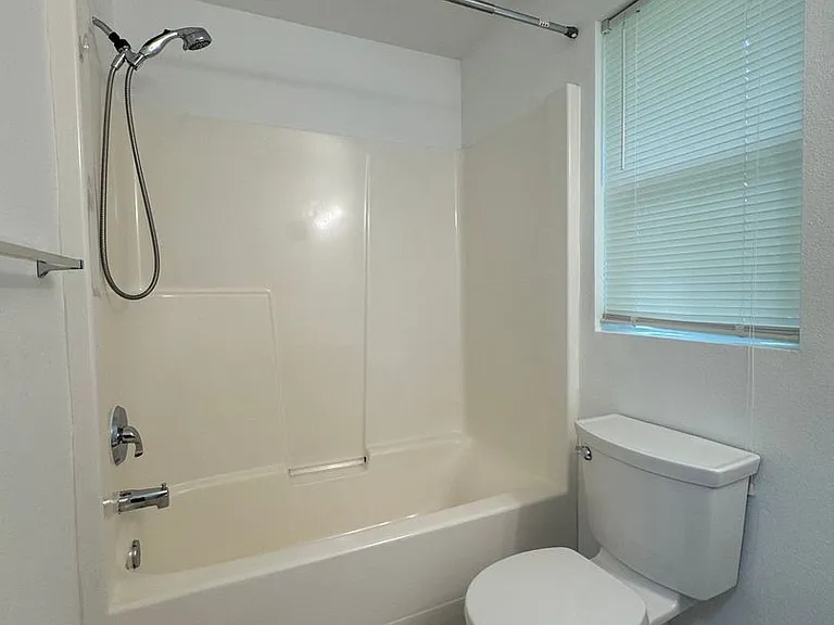 543 Hanover St — Photo 4