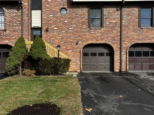 1195 Valleyview Dr, Lawrence, PA 15055