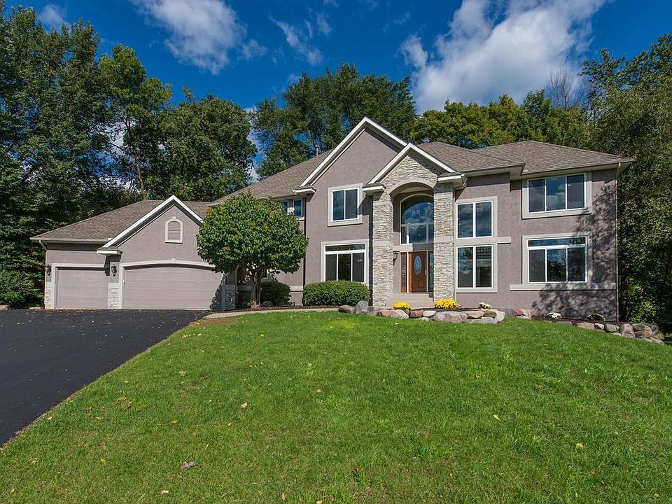 Impressive curb appeal on a cul de sac, less traffic. Stucco exterior with stone. 3 car garage.