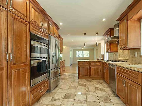 4th image of 13208 SE 42nd Pl