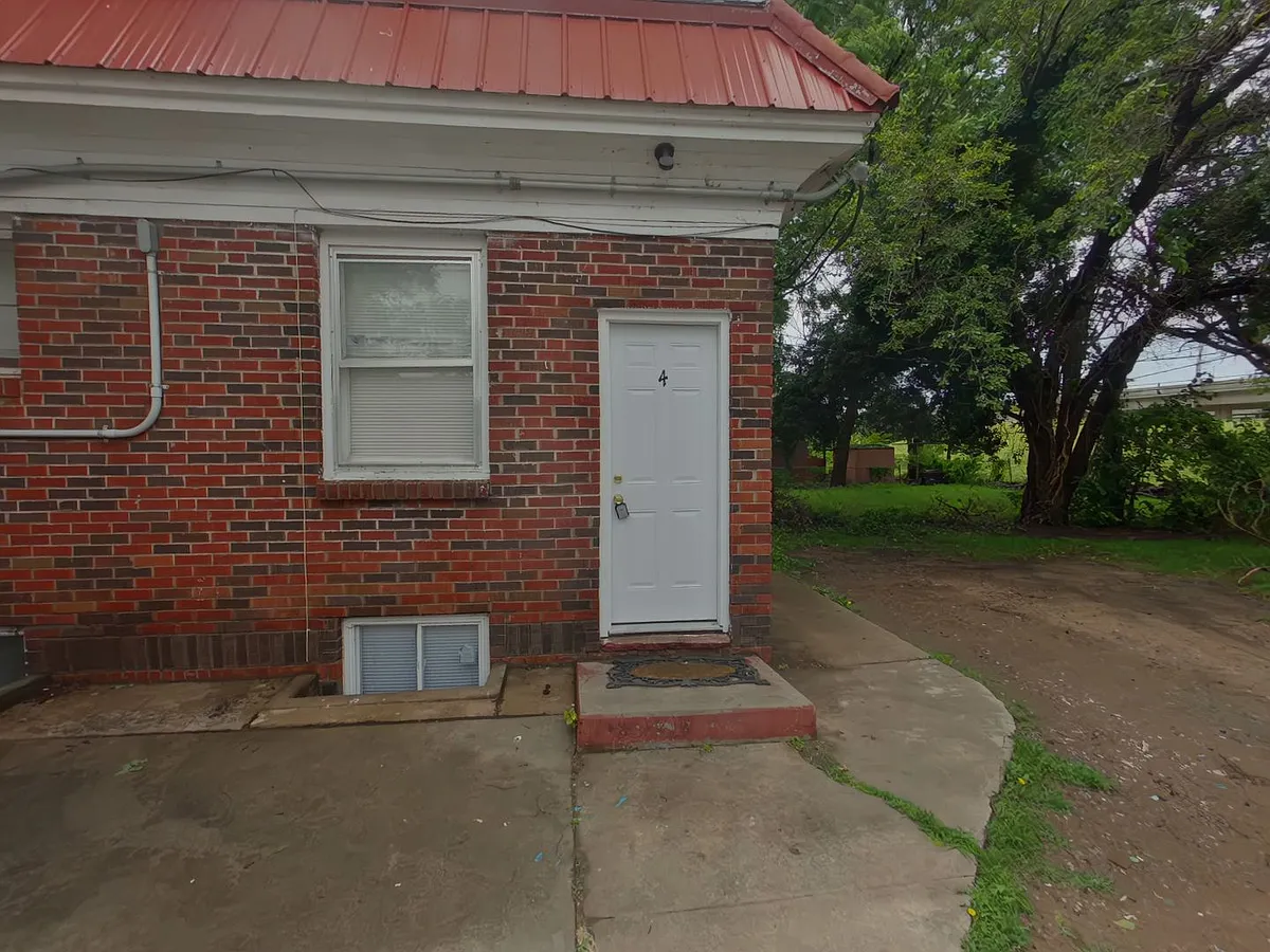 Building Photo - 145 N Ash St #4
