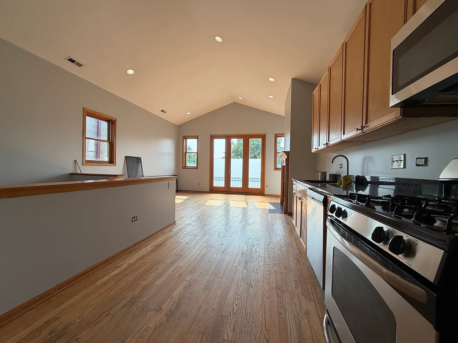 3 bed, 1200 sqft, $2,100 — Photo 1