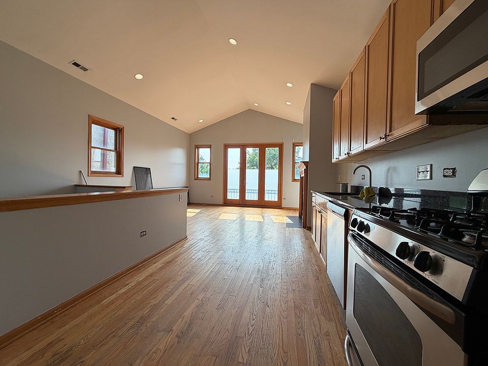 1st image of 4227 S Calumet Ave #3