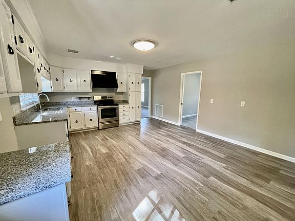 3rd image of 2609 Windemere Dr